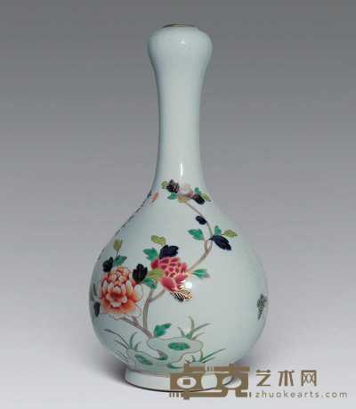 清 粉彩描金花蝶纹蒜头瓶 高24.5cm